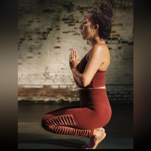 ATHLETA ‘Conscious Stash Pocket 2’ Twist Leggings Size XSP - Picture 1 of 7